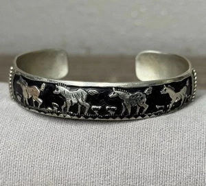 Brazalete Navajo Níquel Plata Cuentacuentos Caballos Occidentales Estampado Firmado - Imagen 1 de 13