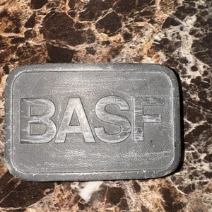 DE COLECCIÓN BASF CASSETTE HEBILLA CINTURÓN INDUSTRIA DE LA MÚSICA SELLO DISCOGRÁFICO ROCK COUNTRY ARTISTA - Imagen 1 de 2