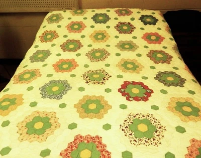 Vintage Grandmother's Flower Garden Quilt, 90" x 70, Scalloped Edge, Hexagons - Image 1 of 4