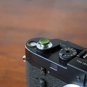 Olive Safari Concave S Soft Release Button for Leica MP M9 Fuji X100 Nikon Canon - Picture 1 of 2