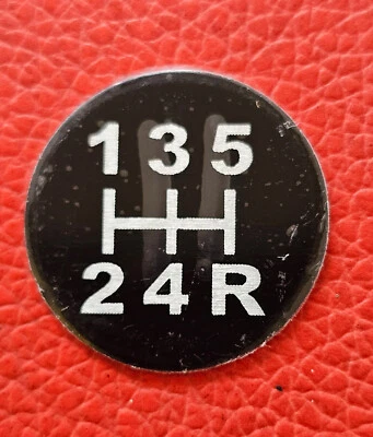 SUZUKI LJ80 SAMURAI GEAR SHIFT LEVER KNOP 5 SPEED STICKER EMBLEM BADGE Foto 1 de 4