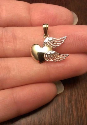 ORO 14K DOS TONOS PEQUEÑO CORAZÓN CON ALAS DE ÁNGEL COLGANTE ENCANTO Foto 1 de 4