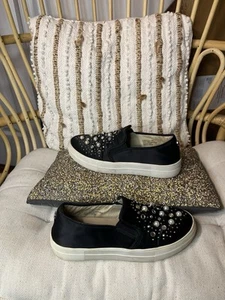 Steve Madden Glamour Sz 8.5 Black With Faux Pearls & Silver Studs Sneakers - Picture 1 of 8