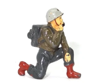 TIMPO TOYS U.S. W.W.II G.I. KNEELING WITH RADIO SET - LEAD - ULTRA RARE A/MINT - Picture 1 of 2