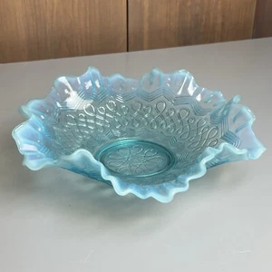 Beautiful VTG 8” Jefferson Blue Opalescent Art Glass Ruffled Bowl “Many Loops” - Picture 1 of 12