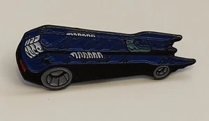 1992 Batman Animated Batmobile Anstecknadel 1,2" x 0,4" (3 x 1 cm) DC Comics Vintage - Bild 1 von 4