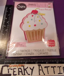 CARTOLINA CUPCAKE FOLD ITS 7 FUSTELLATI THINLITS SIZZIX BARNARD 661843 CREAKYATTIC - Foto 1 di 2