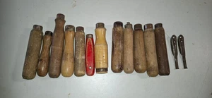 LOT DE 12 MANCHES D'OUTILS EN BOIS ET UNE PAIRE D'ATTELLES - Picture 1 of 4