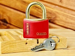 (Alemán) Candado de latón de alta seguridad Abus con 2 llaves Locksport Marine - Imagen 1 de 4
