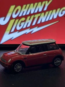 Johnny Lightning 2005 Mini Cooper Red , White Top American Flag - Picture 1 of 10