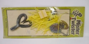 Vintage Fishing Lure In Pkg Mister Twister Tandem Spinner Yellow Skirt Blk Tail - Picture 1 of 2