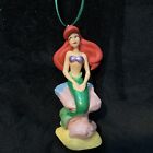 Disney Ariel Mała Syrenka Świąteczna ozdoba Siedząca na skale