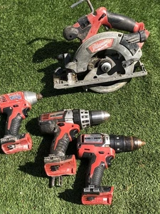 Lotto Bundle Job di utensili cordless Milwaukee 18v difettosi - ricambi o riparazioni - Foto 1 di 6