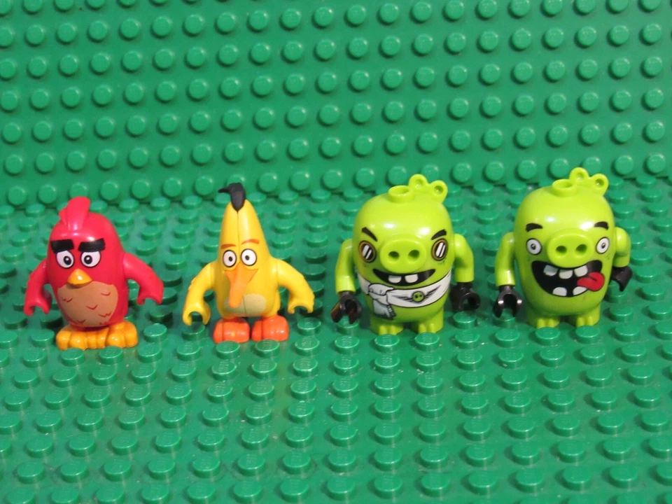Lot of 4 LEGO Angry Birds Minifigures Piggy Pilot Pig Red Chuck 75822 75821 M90 - Image 1 of 2