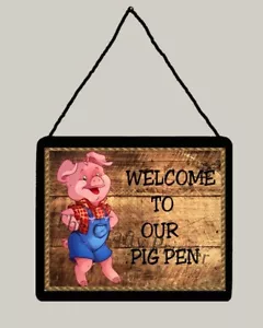 Wandschild aus Holz zum Aufhängen (Plakette) - SCHWEIN - "Willkommen in unserem Schweinestall" - Design #2 - Bild 1 von 1