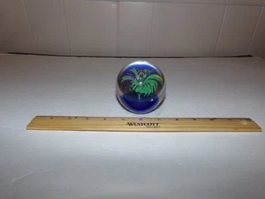 HANDBLOWN GLASS PAPERWEIGHT BALL GREEN FLOWER - Picture 1 of 3