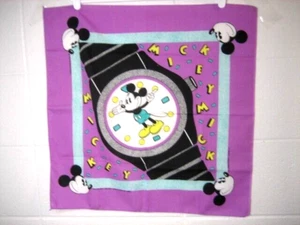 Bandana Mickey Mouse algodón, 21" x 21" (foto del reloj Mickey Mouse) - Imagen 1 de 1