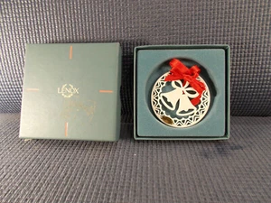 Lenox Collectibles Yuletide Ornament Christmas Bells 2 3/8" ( incorrect box) - Picture 1 of 2