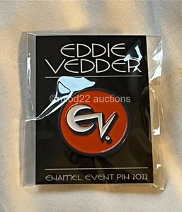 EDDIE VEDDER - Earthling Tour 2022 - ENAMEL PIN Night 2 Orange NYC ev Pearl Jam - Picture 1 of 1