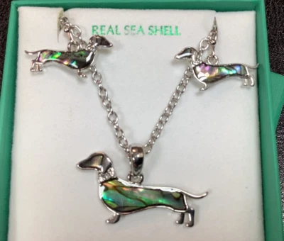 Dachshund Inlaid Paua Shell Pendant And Matching Hook Earrings - Imagem 1 de 3