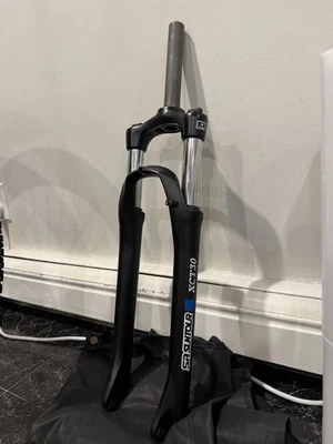 SR Suntour XCT 30 Suspensión Negra - 29er - Ligeramente Usada - Excelente Estado Foto 1 de 4