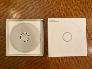 Apple Watch Magnetic Charging Dock A1714 MLDW2AM/A - Zdjęcie 1 z 2
