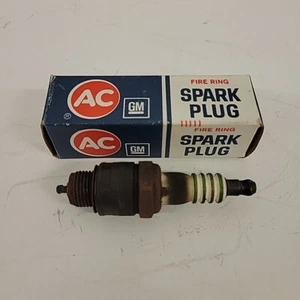 Vintage AC DELCO GM 45S Green, Fire Ring Spark Plugs #19 - Picture 1 of 6