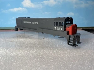 NOS HO Athearn BB Southern Pacific GE U28C Body Shell Only w/Handrails & Details - Picture 1 of 9