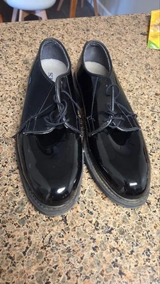 Zapatos de vestir Oxford de charol Bates 9,5 D - Suela Vibram - Usados Foto 1 de 4