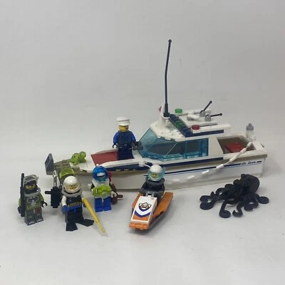 LEGO City Great Vehicles Diving Yacht 60221 incomplete + extra figures - Image 1 of 4
