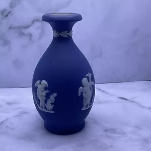 Antique Wedgwood Cobalt Blue Vase. Bud Vase, 5”. Cherubs - Superb Jasperware - Picture 1 of 24