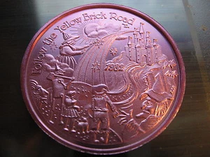 wizard of oz dorothy tinman lion toto yellow brick 1982 Mardi Gras Doubloon - Picture 1 of 1