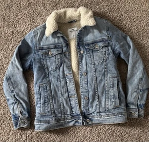 Hollister Shearling Lined Light Wash Jean Jacket Size XS Oversized with Pockets - Picture 1 of 6