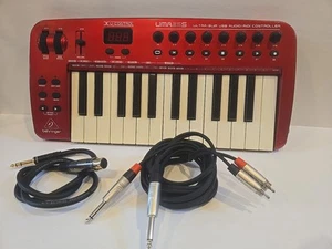 Beringer UMA25S MIDI Keyboard (Battery-powered, 25 Light Keys, 8 Control Knobs) - Picture 1 of 6