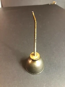 5 1/2" H Slim / Winkeldüse Daumenpumpe Ölkanne - Bild 1 von 7