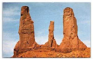 Drei Schwestern Sandsteinmonolithen im Monument Valley Utah-Arizona Postkarte - Bild 1 von 2