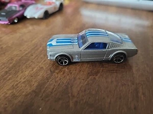 HOT WHEELS 65 FORD MUSTANG - Picture 1 of 5