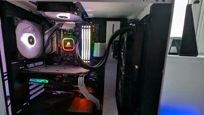 Corsair Vengeance RGB Pro DDR4 8GB  2100MHz - CMW16GX4M2C2100C16 - Image 1 of 2