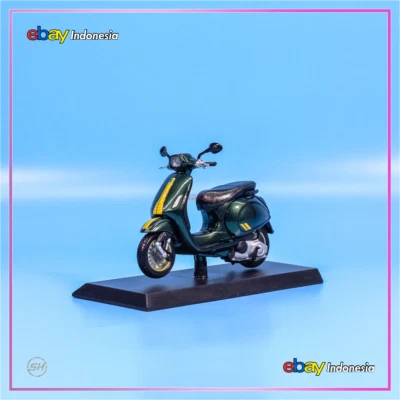 Fabbri Custom Vespa Sprint 150 Racing Sixties Centauria Diecast Scooter 1:18 - Image 1 of 4