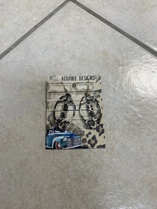 Pendientes colgantes de fútbol americano con estampado de animales de leopardo corte láser NUEVO - Imagen 1 de 2