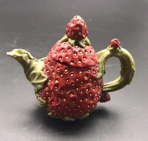 Estatuilla tetera fresa - Imagen 1 de 6