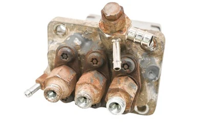 11 Kubota RTV900XTW Fuel Injection Pump - Image 1 of 4