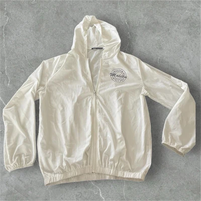 Chaqueta cortavientos con capucha Brandy Melville Malibu ligera para mujer talla pequeña” Foto 1 de 4