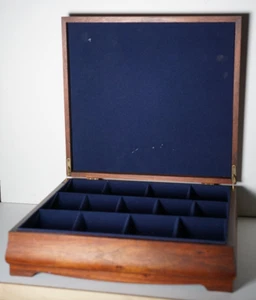 Bonita caja de reloj de madera maciza de caoba/organizador de exhibición de joyas 17x16x5 - Imagen 1 de 5