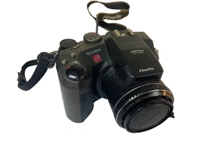 FUJIFILM S602 ZOOM DIGITAL CAMERA - EARLY CAMERA - Picture 1 of 7