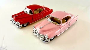2 Stck. Kinsmart 1953 Cadillac Serie 62 Coupe Maßstab 1:43 Druckguss Sammlerstück - Bild 1 von 8