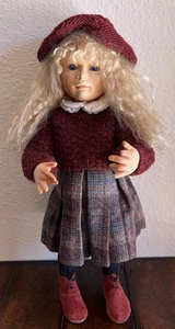 Muñeca “Annie” de Hal Payne 16”. 28/50. Cabeza, manos y pies de arcilla. Cuerpo de madera - Imagen 1 de 13