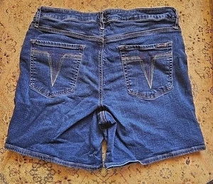 Seven7 Women’s Jeans Shorts Blue Size 12 Stretch Rainbow Embroidered 7" Denim - Picture 1 of 10