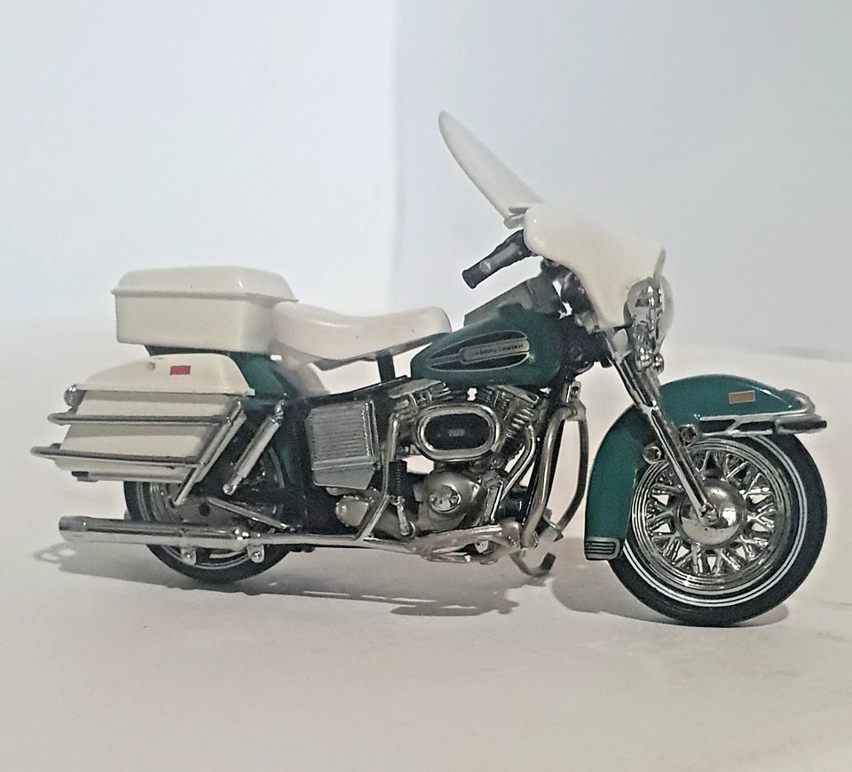 Franklin Mint 1:24 1976 Harley-Davidson Electra-Glide, Diecast Metal - Image 1 of 4