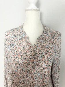 St. John's Bay Damen Bluse Größe M Rüschen V-Ausschnitt Knöpfe mehrfarbig geblümt - Bild 1 von 12